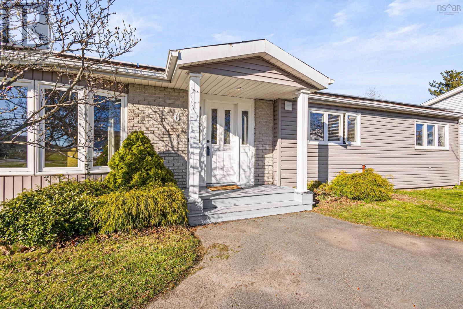 Property at 6 Hillside Court image 5