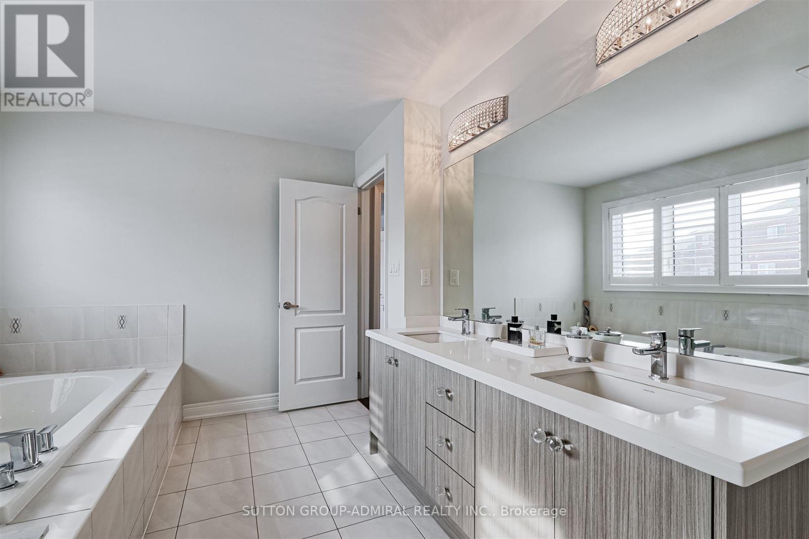 678 Somerville Drive, Newmarket, Ontario  L3X 0J6 - Photo 31 - N12143484