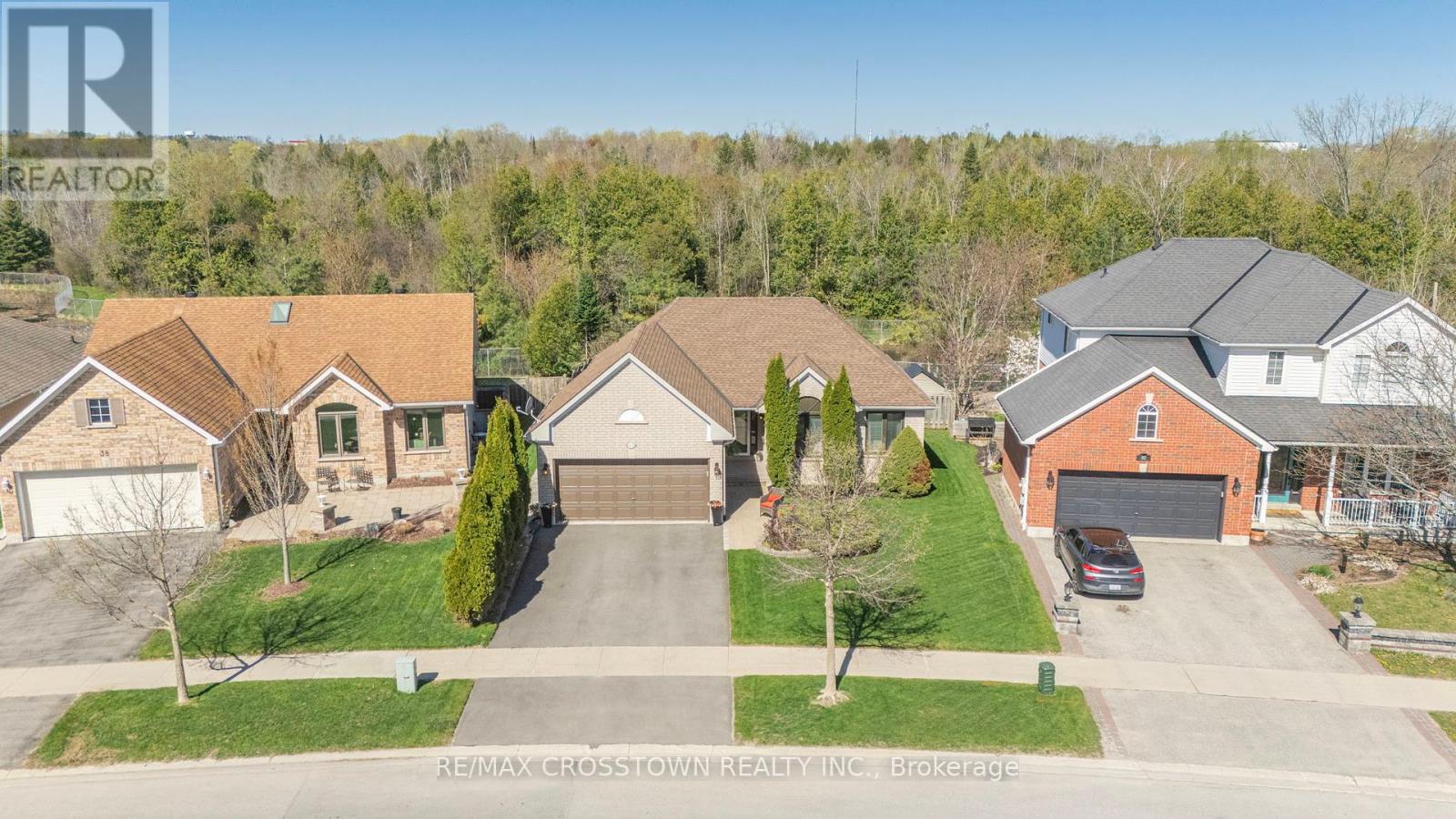 40 Country Lane, Barrie, Ontario  L4N 0E8 - Photo 1 - S12143473