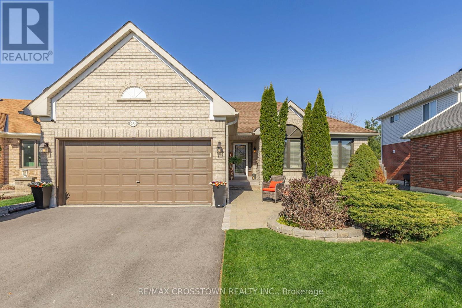 40 Country Lane, Barrie, Ontario  L4N 0E8 - Photo 2 - S12143473