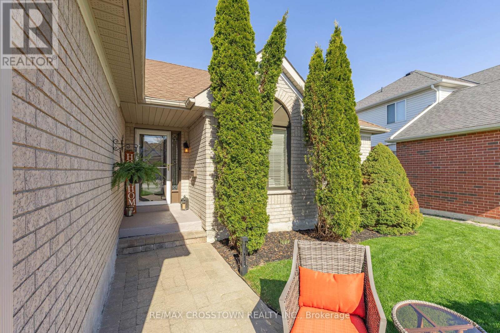40 Country Lane, Barrie, Ontario  L4N 0E8 - Photo 3 - S12143473