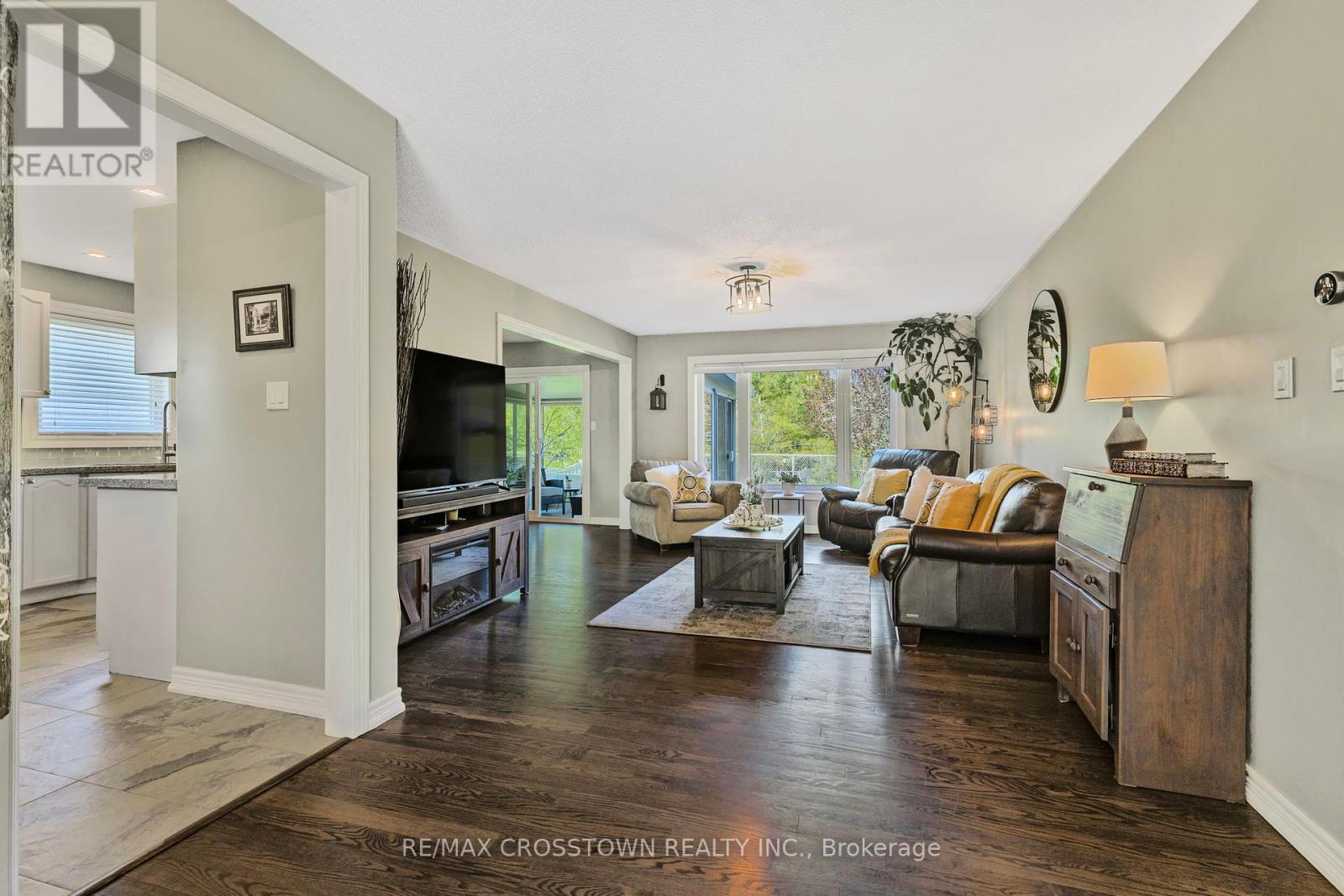 40 Country Lane, Barrie, Ontario  L4N 0E8 - Photo 6 - S12143473