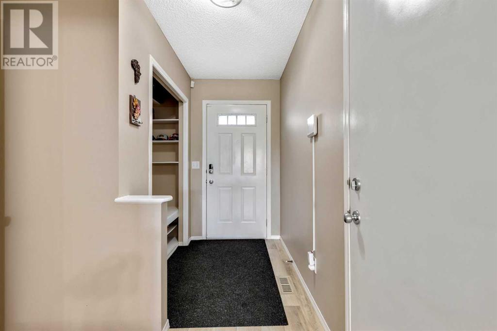 8, 156 Canoe Drive Sw, Airdrie, Alberta  T4B 2Z3 - Photo 4 - A2219733