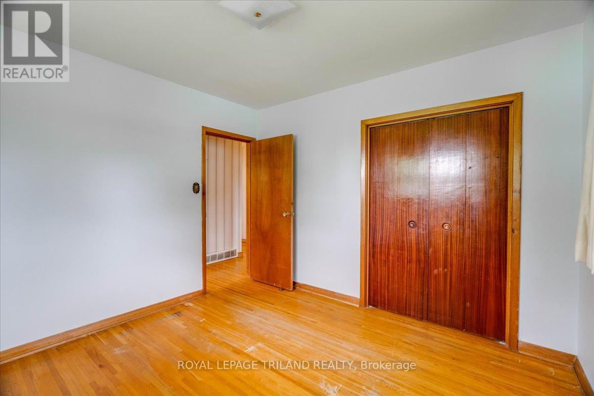 245 Coad Street, Southwest Middlesex, Ontario  N0L 1M0 - Photo 18 - X12142677