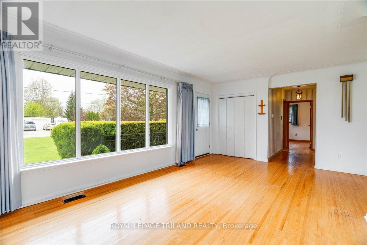 245 Coad Street, Southwest Middlesex, Ontario  N0L 1M0 - Photo 8 - X12142677