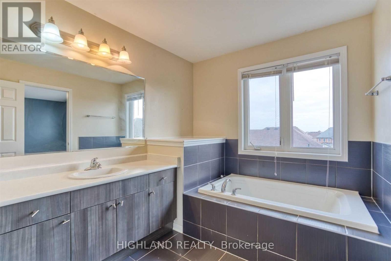 268 Ruhl Drive, Milton, Ontario  L9T 8J8 - Photo 24 - W12143440
