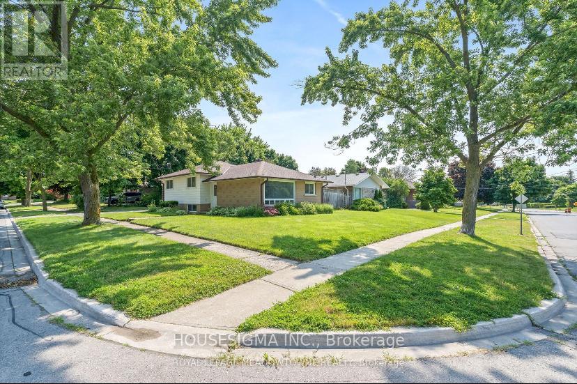 <div class="slider-price">$2,800 Monthly</div><p>2 Raylawn Crescent, Halton Hills, Ontario</p>