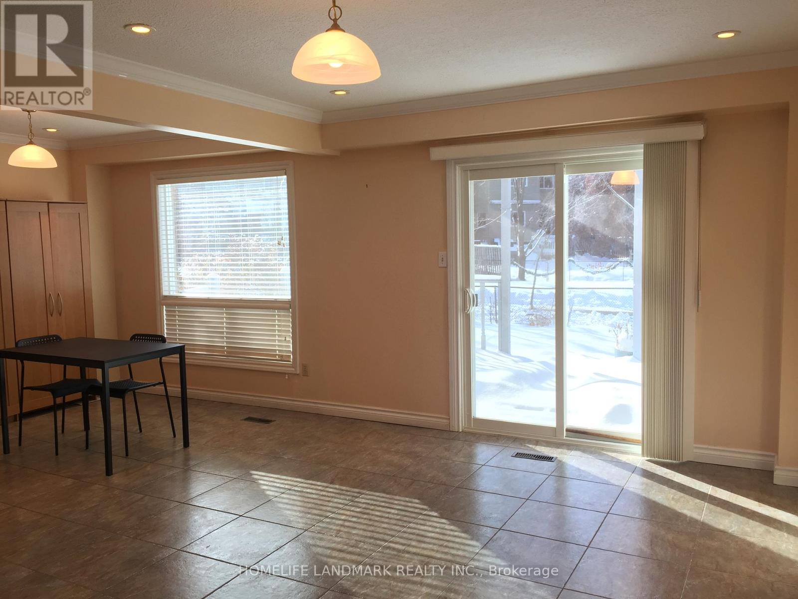 6211 Fullerton Crescent, Mississauga, Ontario  L5N 3A3 - Photo 2 - W12143456