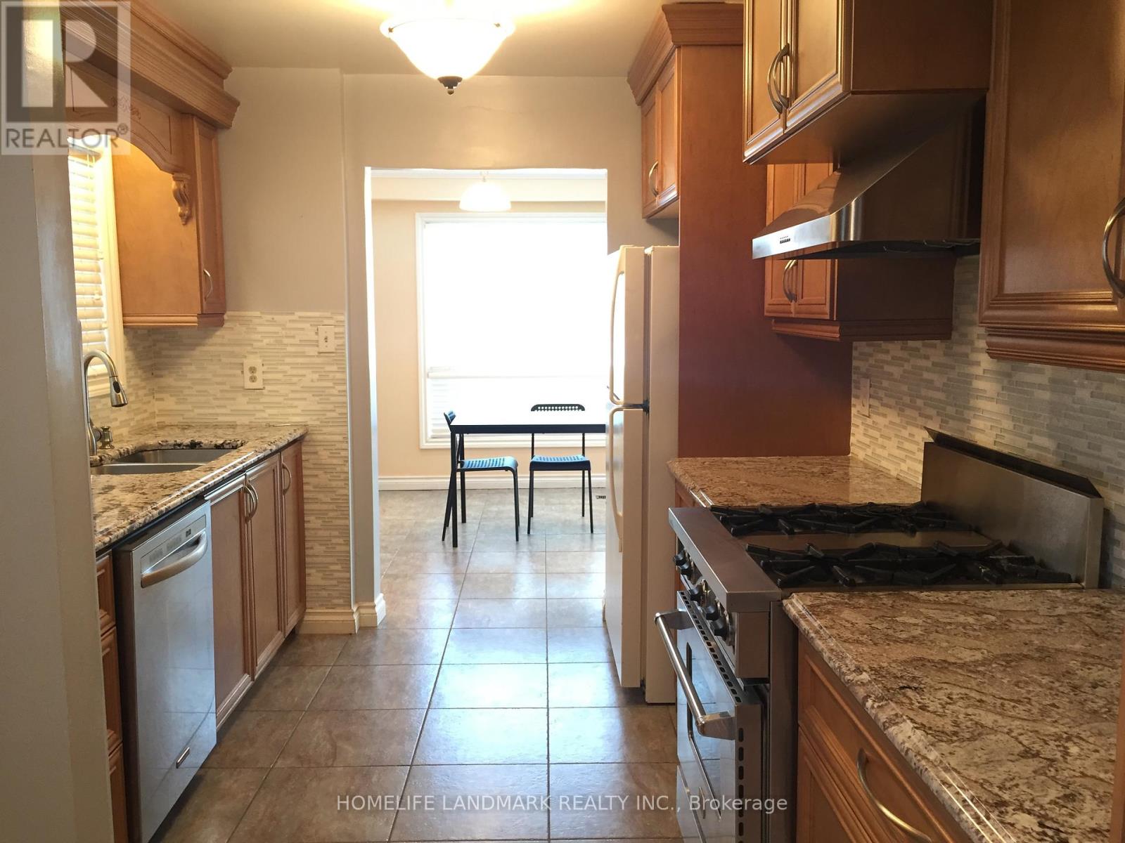 6211 Fullerton Crescent, Mississauga (Meadowvale), Ontario  L5N 3A3 - Photo 7 - W12143456