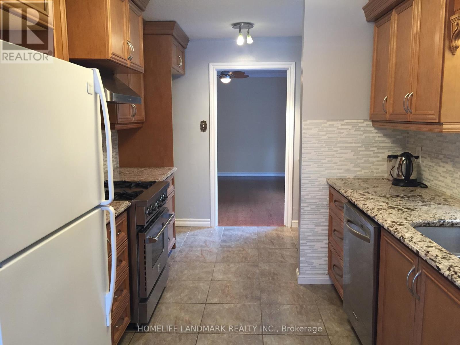 6211 Fullerton Crescent, Mississauga (Meadowvale), Ontario  L5N 3A3 - Photo 8 - W12143456