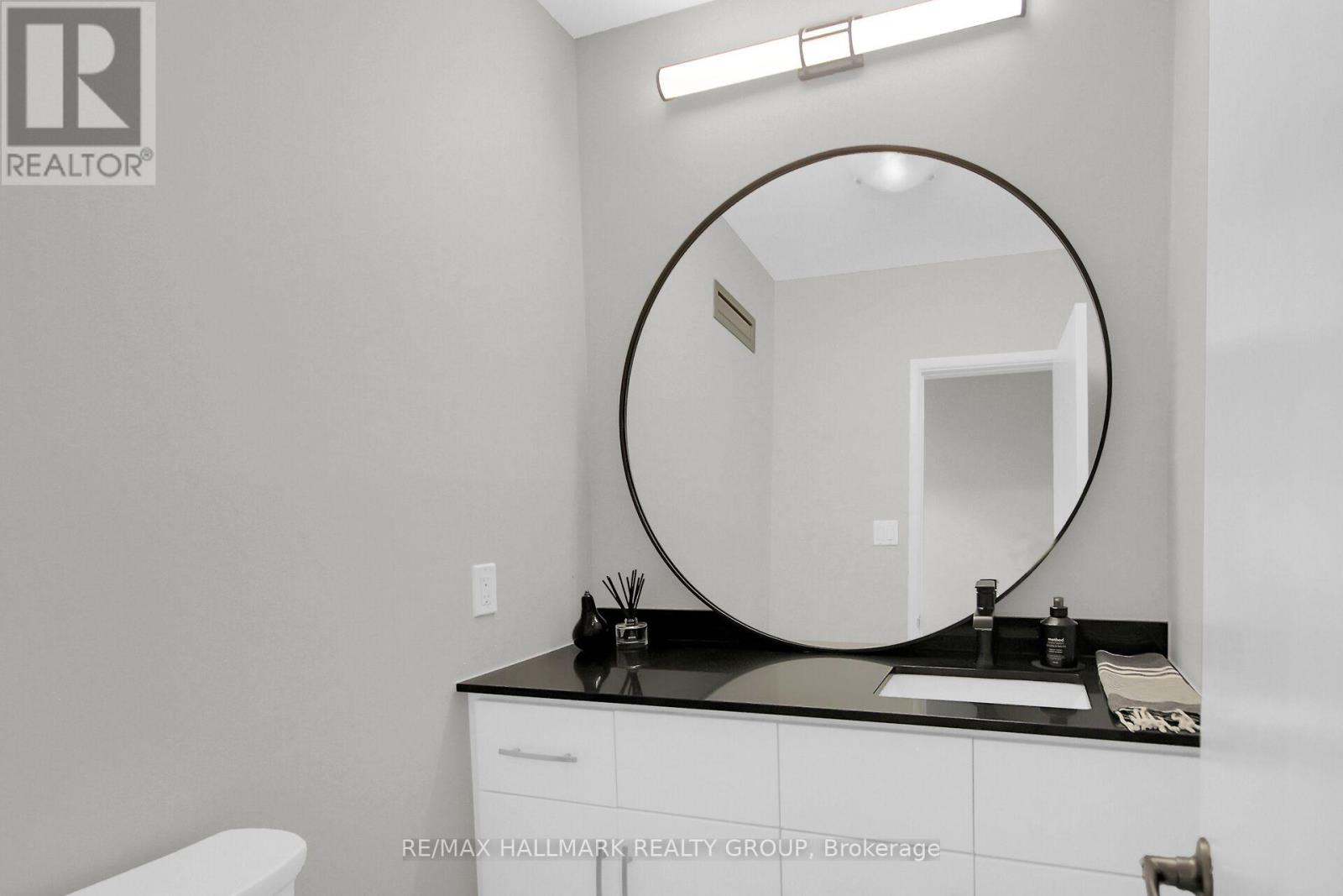 10 Qualicum Street, Ottawa, Ontario  K2H 7G8 - Photo 10 - X12075164