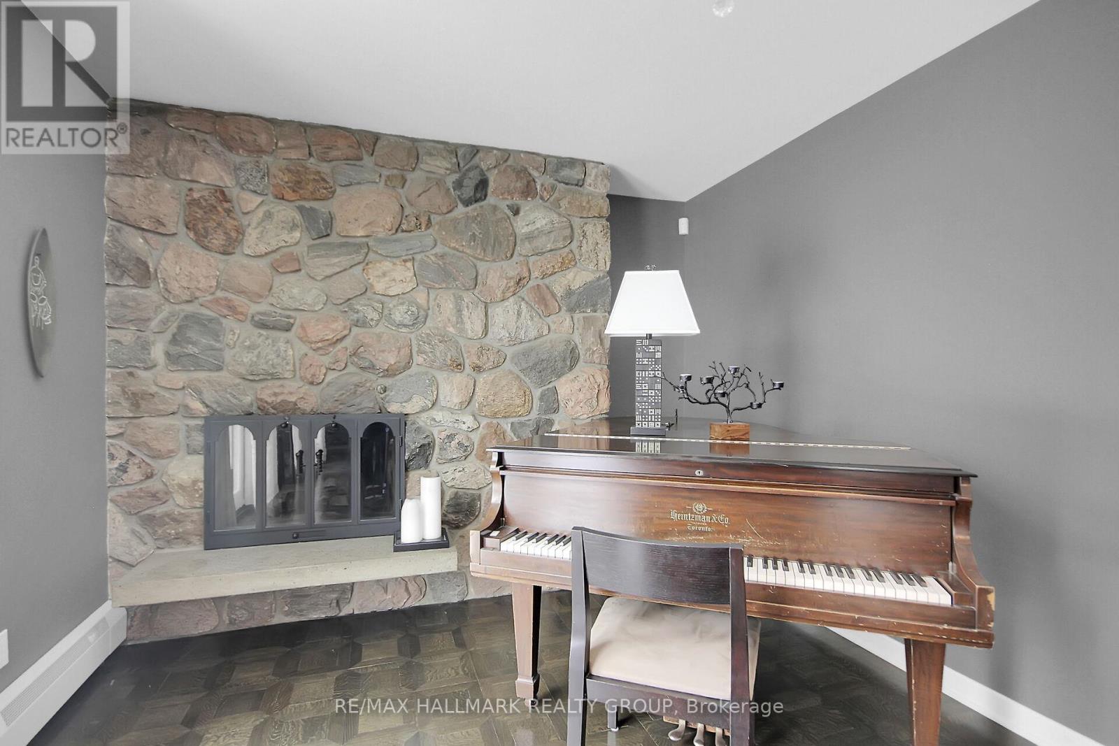 10 Qualicum Street, Ottawa, Ontario  K2H 7G8 - Photo 13 - X12075164