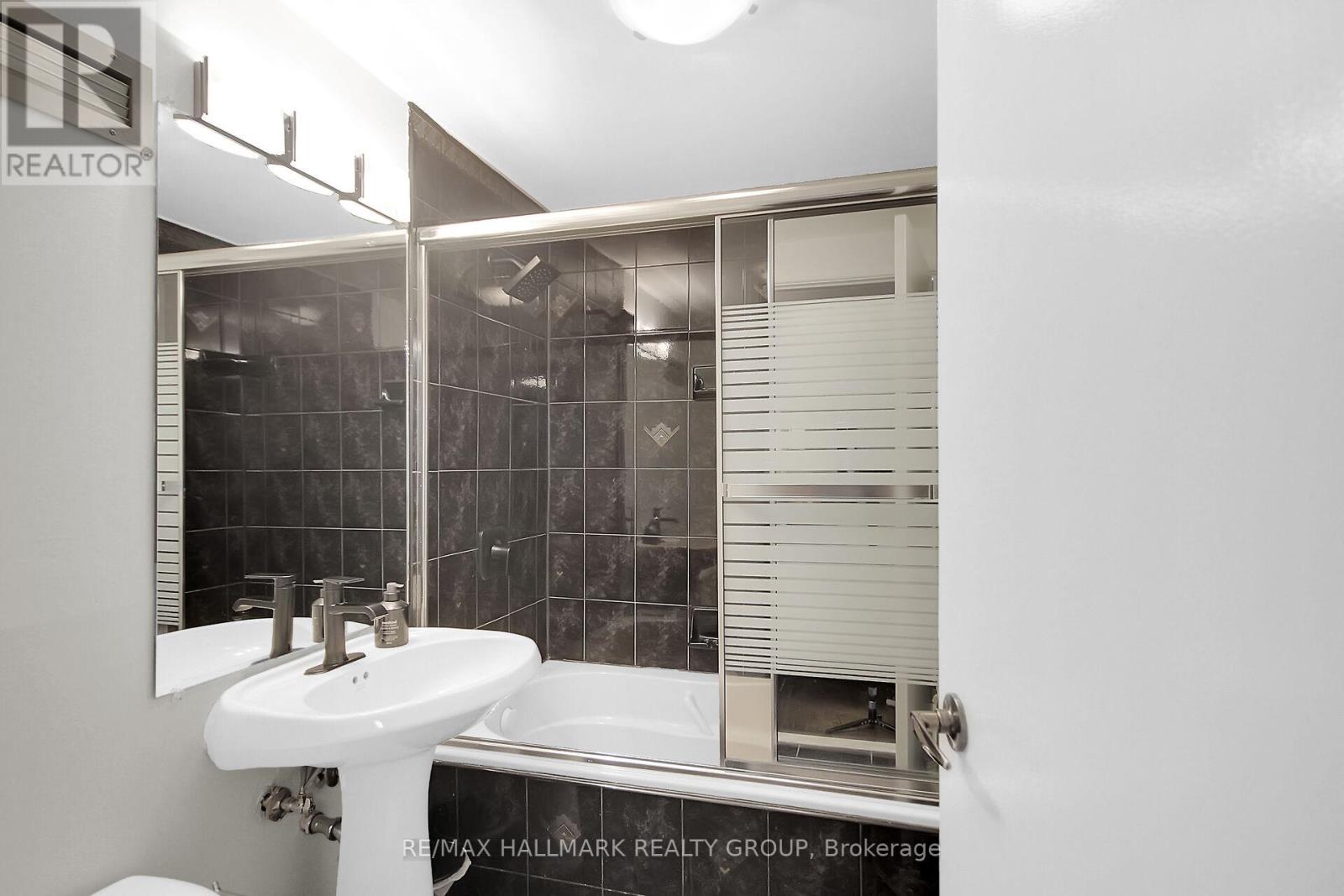 10 Qualicum Street, Ottawa, Ontario  K2H 7G8 - Photo 21 - X12075164