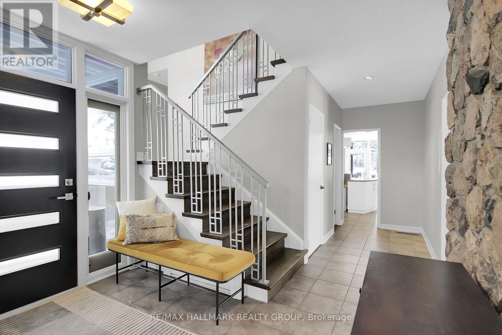 Property at 10 QUALICUM STREET image 4
