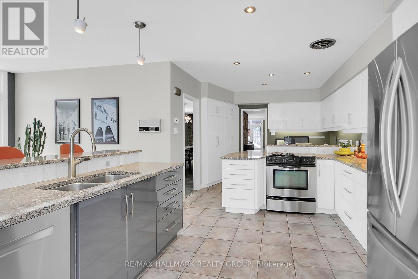10 Qualicum Street, Ottawa, Ontario  K2H 7G8 - Photo 9 - X12075164