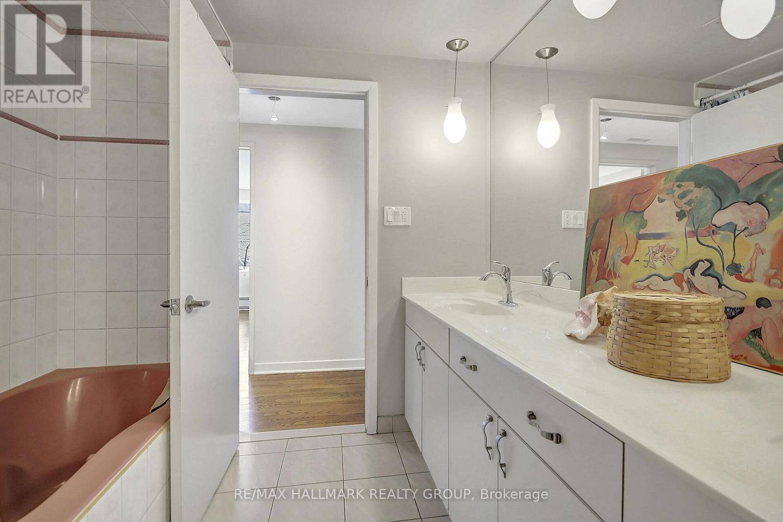 10 Qualicum Street, Ottawa, Ontario  K2H 7G8 - Photo 38 - X12075164