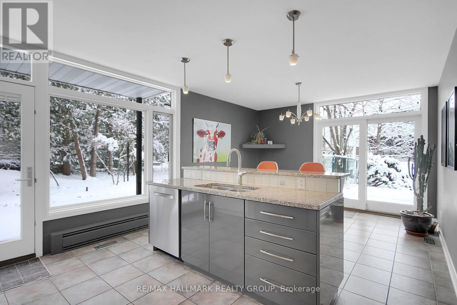 10 Qualicum Street, Ottawa, Ontario  K2H 7G8 - Photo 7 - X12075164