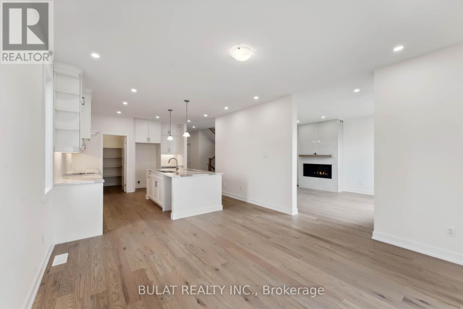 1361 Kitchener Avenue, Ottawa, Ontario  K1V 6W1 - Photo 8 - X12134332