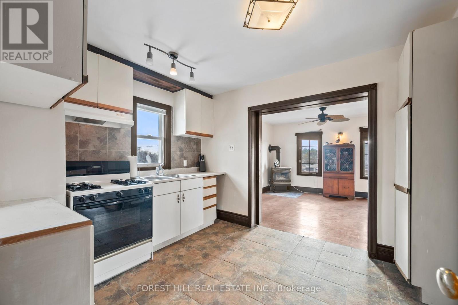 6133 Prospect Street, Niagara Falls, Ontario  L2G 1G9 - Photo 8 - X12143470
