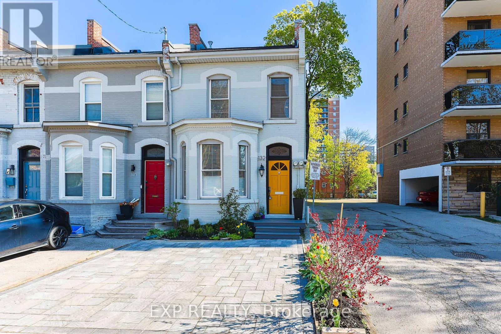Property at 132 CHARLTON AVENUE W image 2