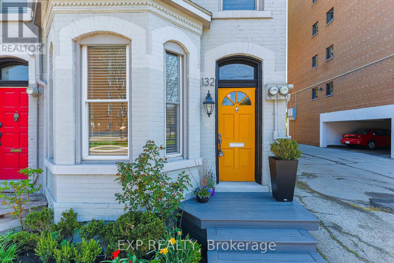 Property at 132 CHARLTON AVENUE W image 3
