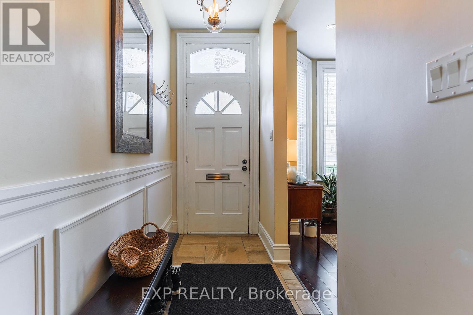 Property at 132 CHARLTON AVENUE W image 4