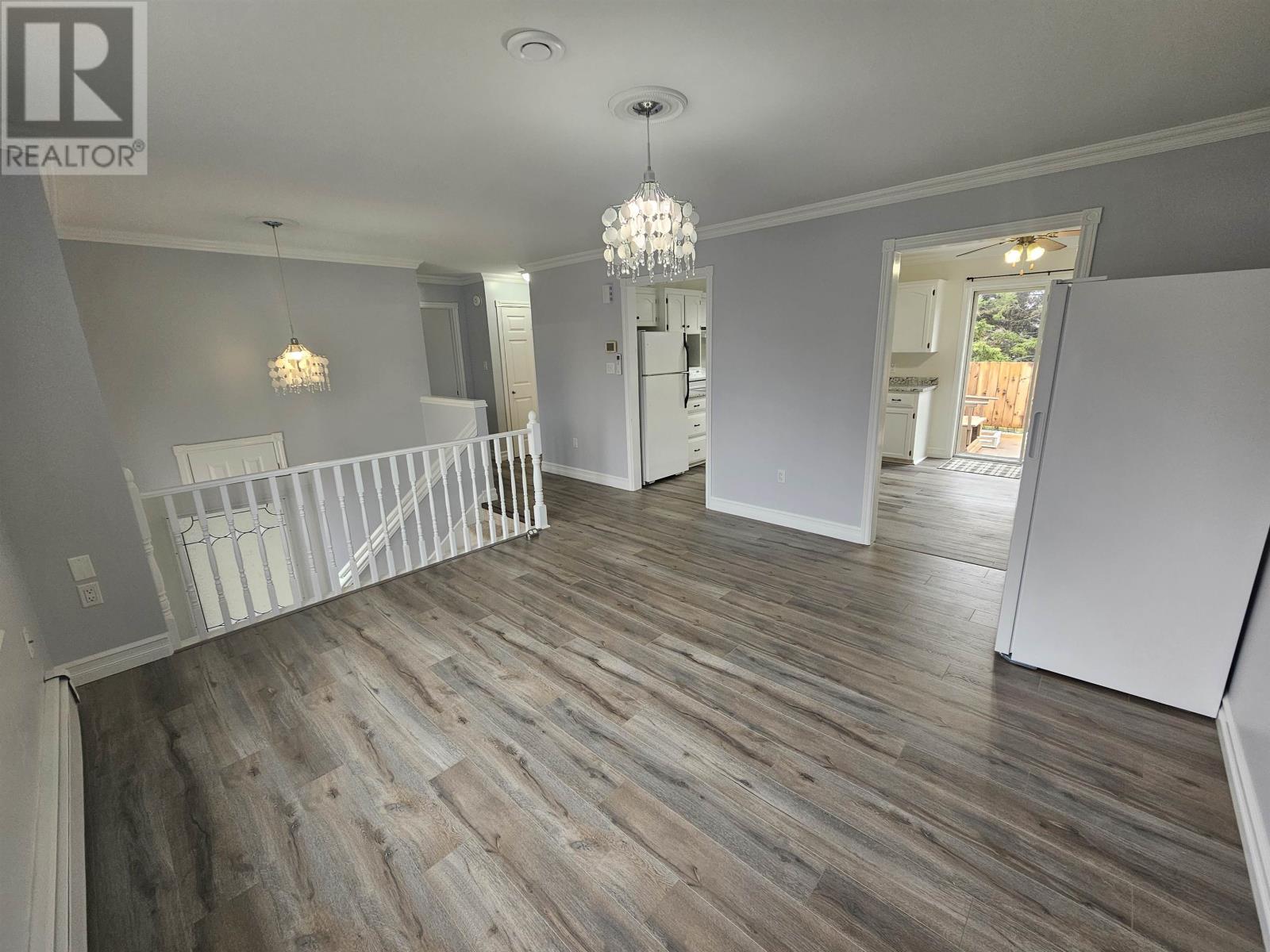 Property at 60 Westridge Crescent image 3
