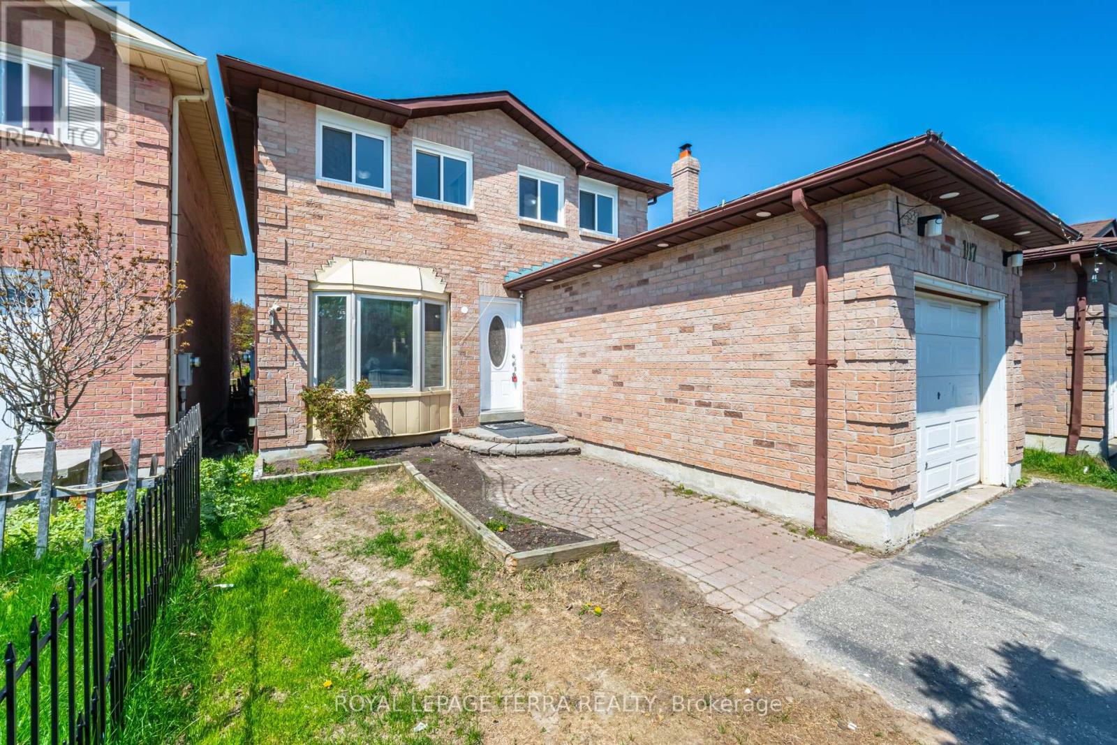 187 Ravenscroft Road, Ajax (Central West), Ontario  L1T 1Z9 - Photo 2 - E12141876