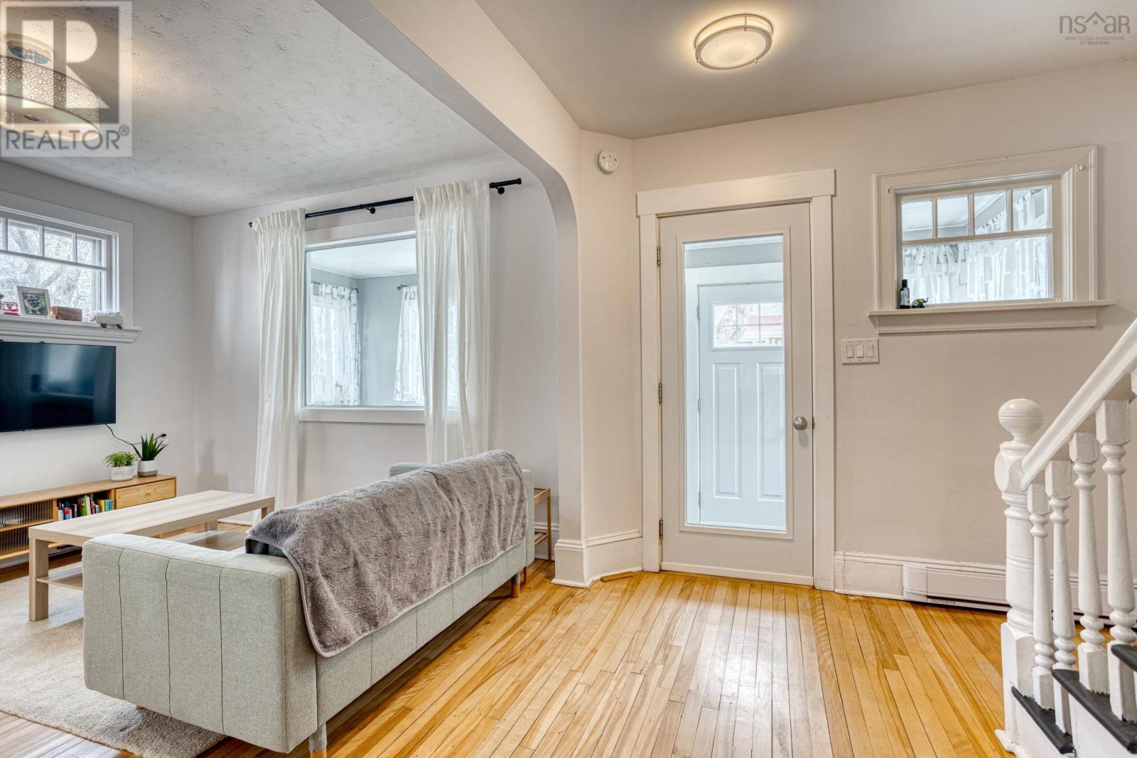Property at 2536 Elm Street image 5