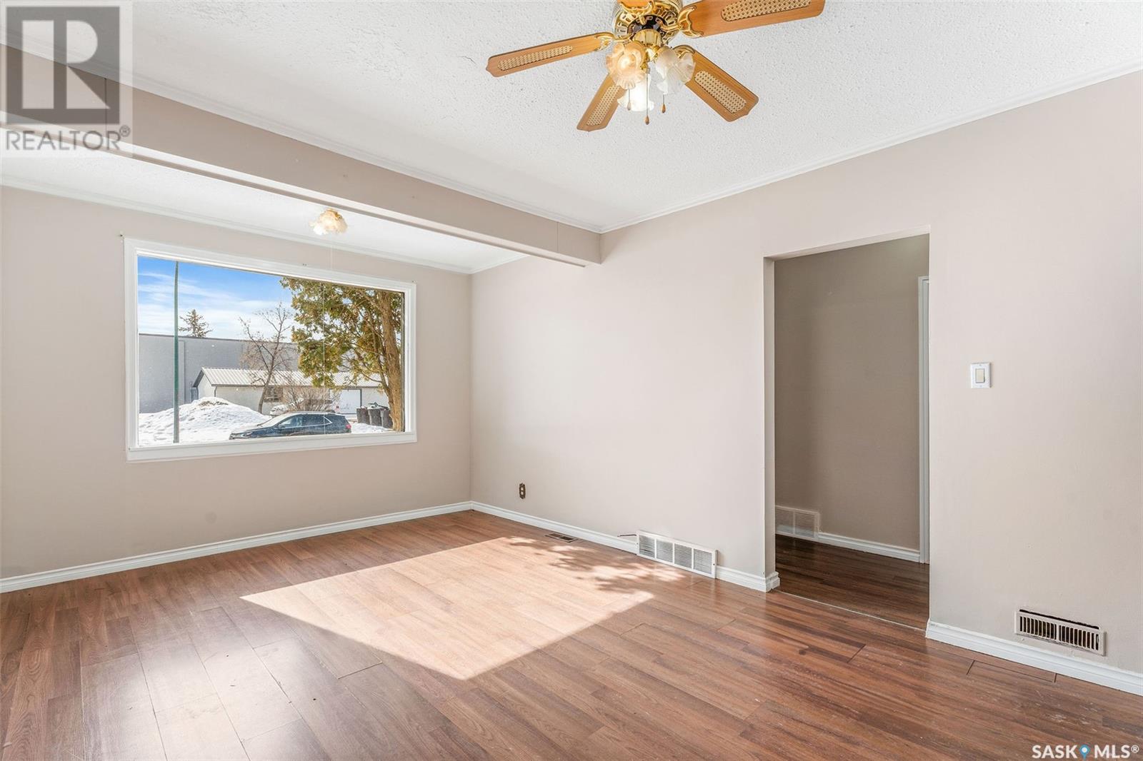 Property at 1434 13th STREET W image 4