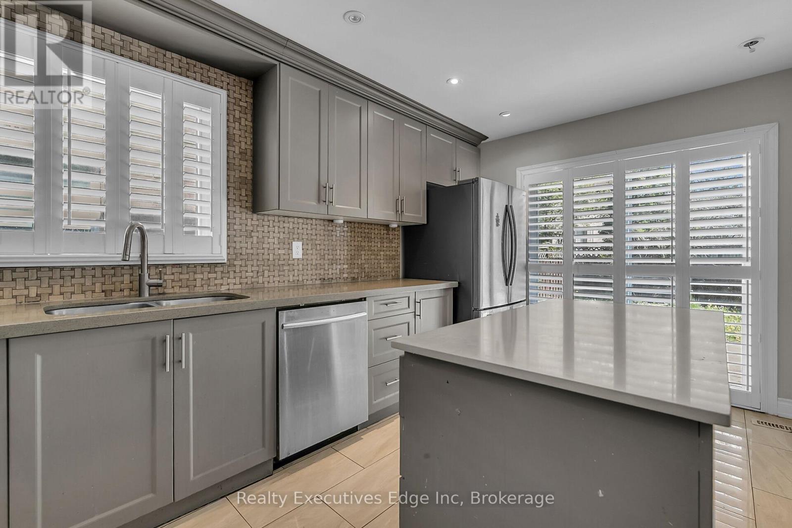 111 Ecclestone Drive, Brampton, Ontario  L6X 3P4 - Photo 12 - W12142075