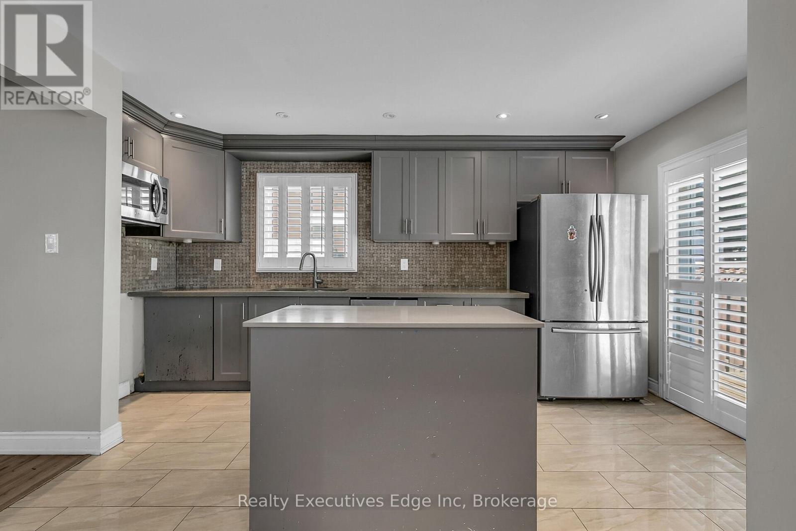 111 Ecclestone Drive, Brampton, Ontario  L6X 3P4 - Photo 11 - W12142075