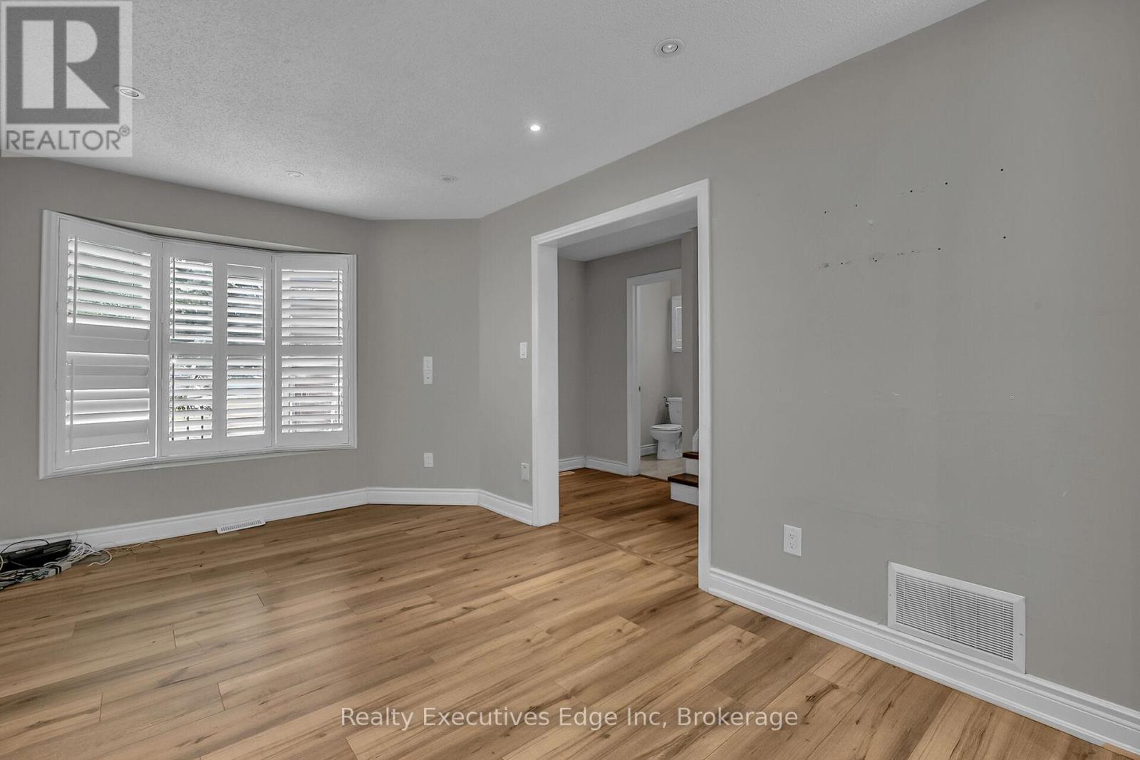 111 Ecclestone Drive, Brampton, Ontario  L6X 3P4 - Photo 8 - W12142075