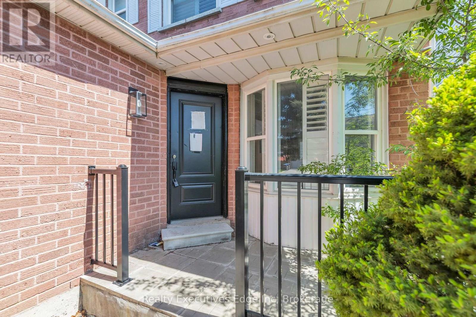 111 Ecclestone Drive, Brampton, Ontario  L6X 3P4 - Photo 4 - W12142075
