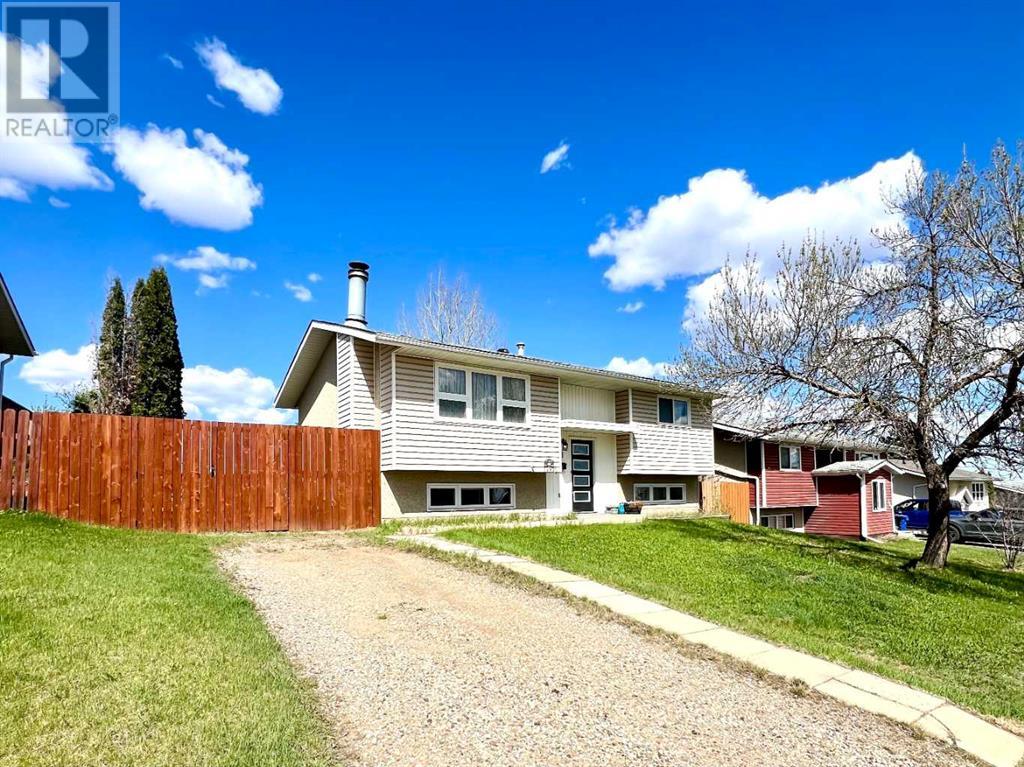 138 Sitka Drive, Fort Mcmurray, Alberta  T9H 3B9 - Photo 2 - A2219391