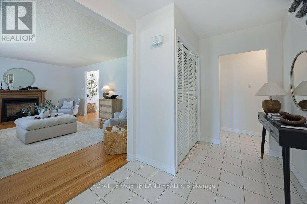 50 Brentwood Crescent, London North (North J), Ontario  N6G 1X2 - Photo 7 - X12143572