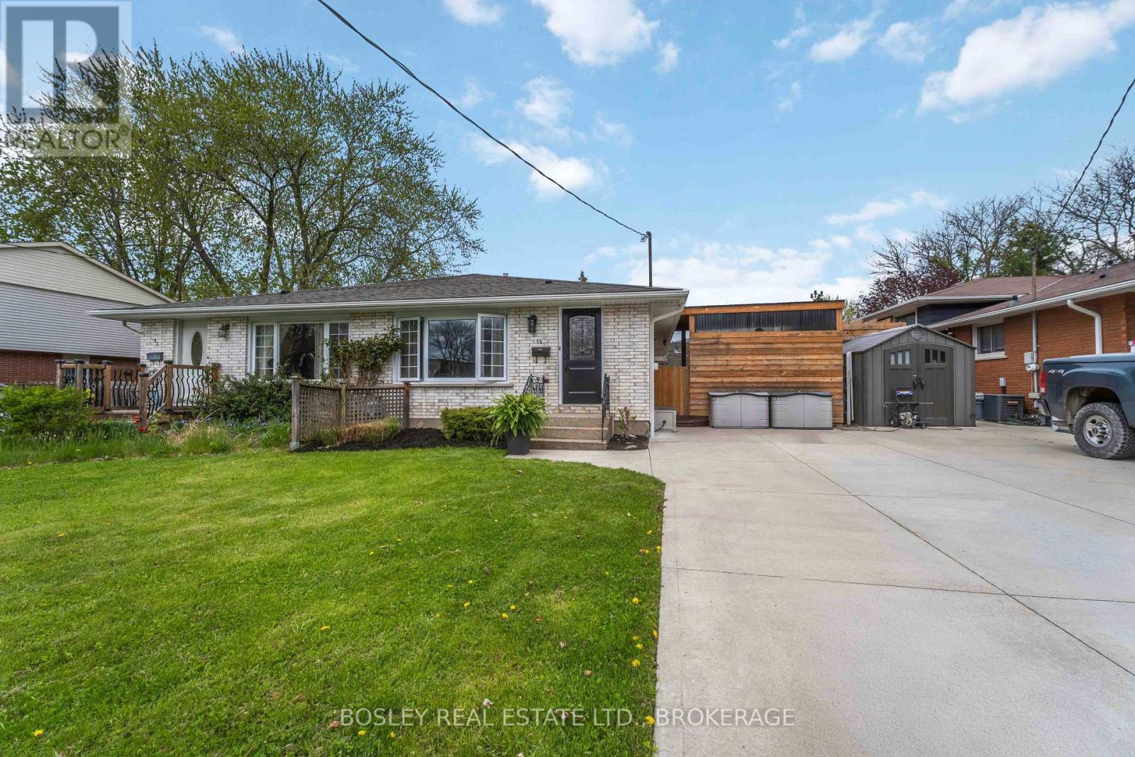 15 Westlake Lane, St. Catharines, Ontario  L2N 4C9 - Photo 2 - X12143550