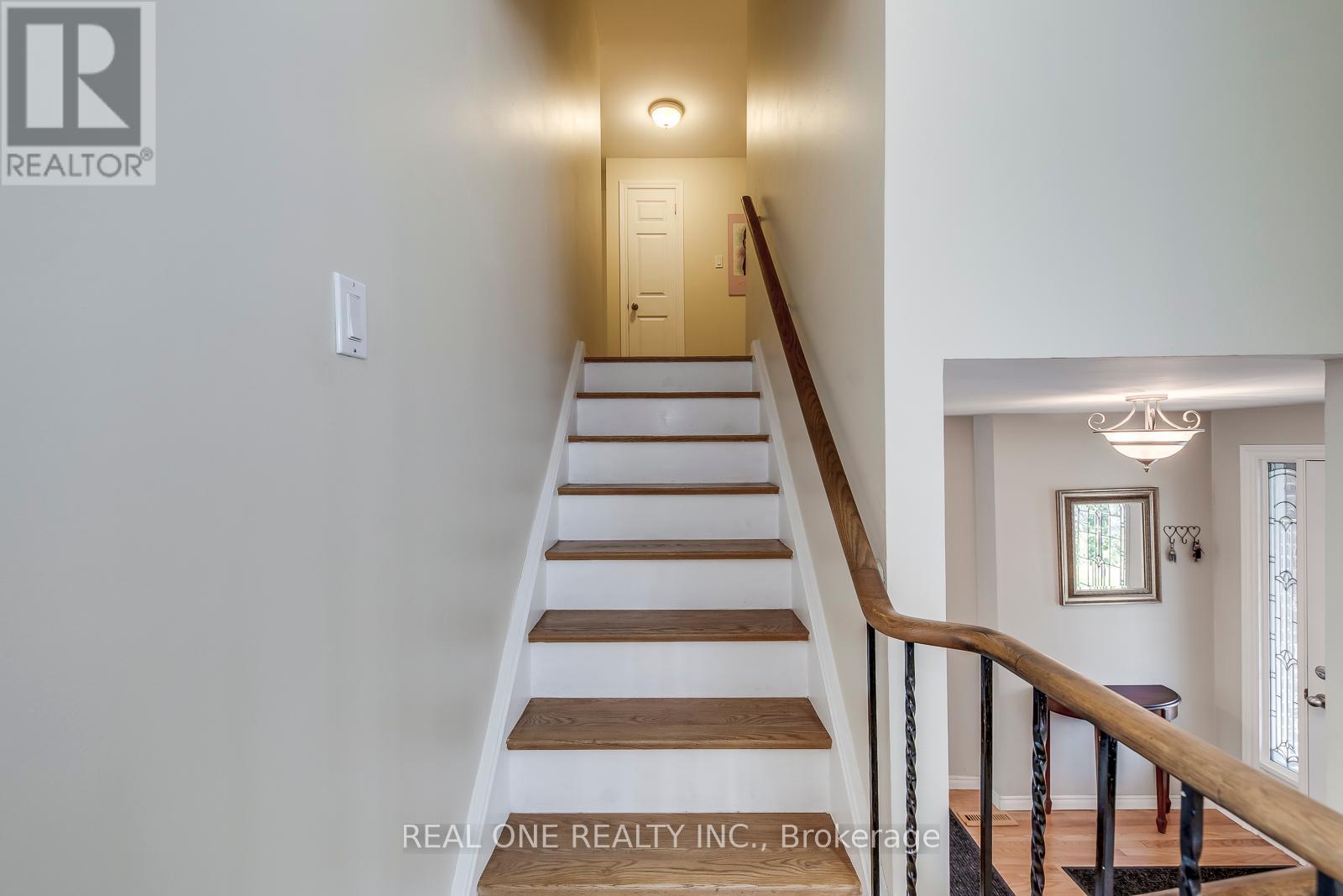 201 Arichat Road, Oakville, Ontario  L6J 5N5 - Photo 22 - W12112976