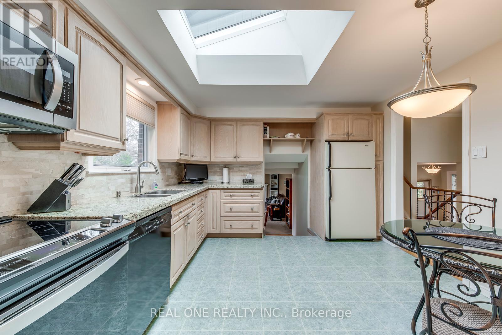 201 Arichat Road, Oakville, Ontario  L6J 5N5 - Photo 13 - W12112976