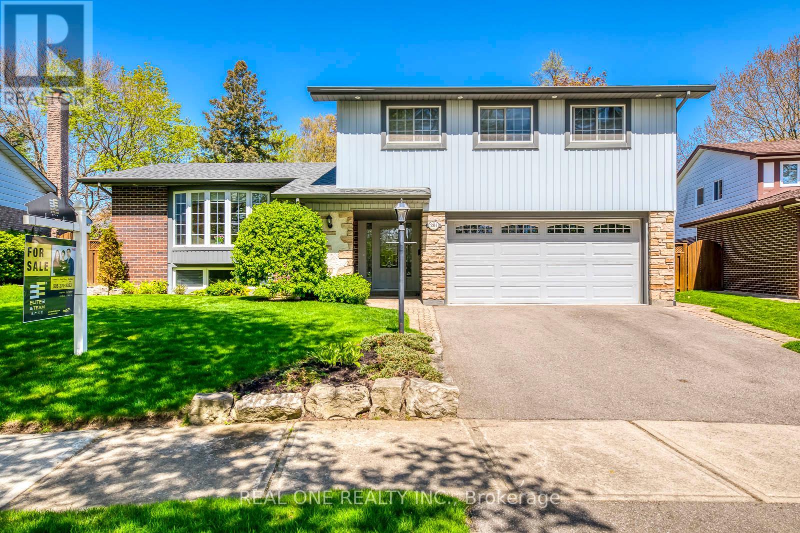 201 Arichat Road, Oakville, Ontario  L6J 5N5 - Photo 2 - W12112976