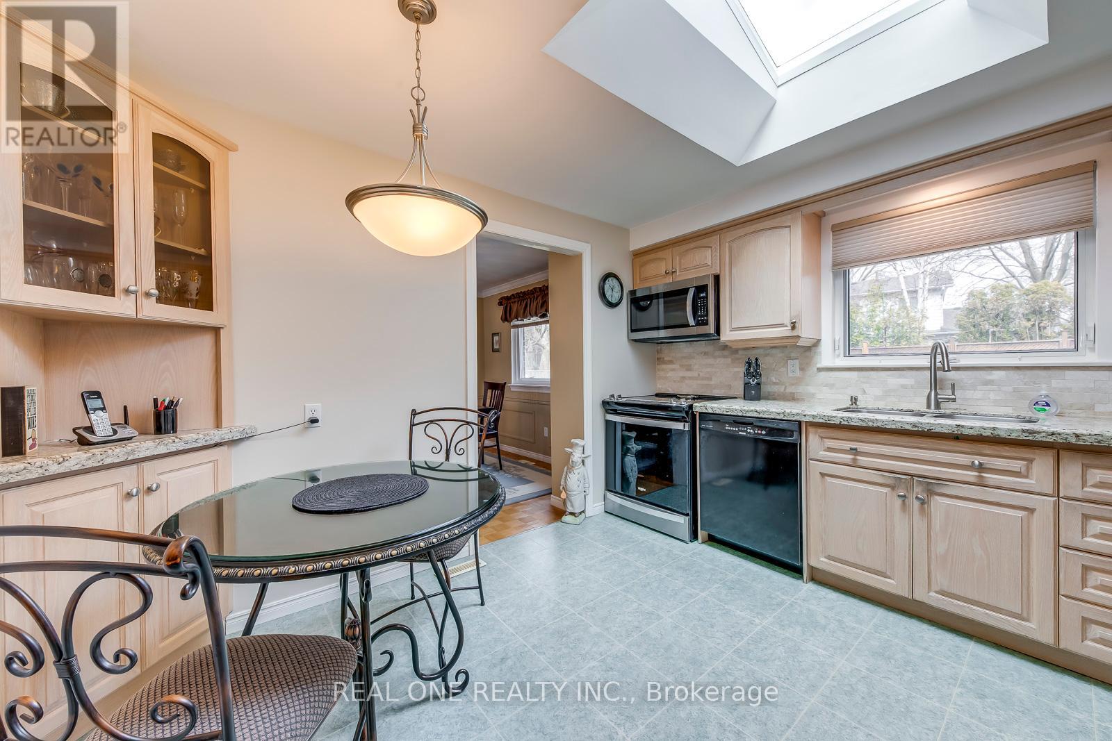201 Arichat Road, Oakville, Ontario  L6J 5N5 - Photo 16 - W12112976