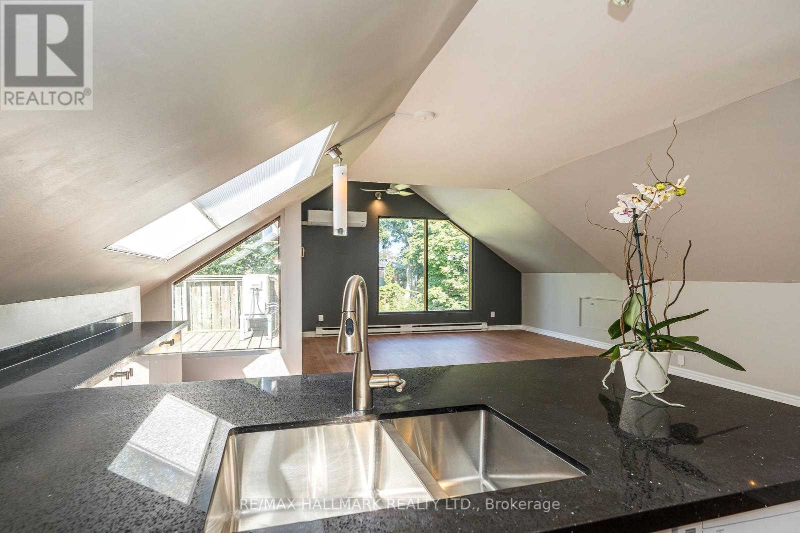 Property at 3 - 32 HOGARTH AVENUE image 2