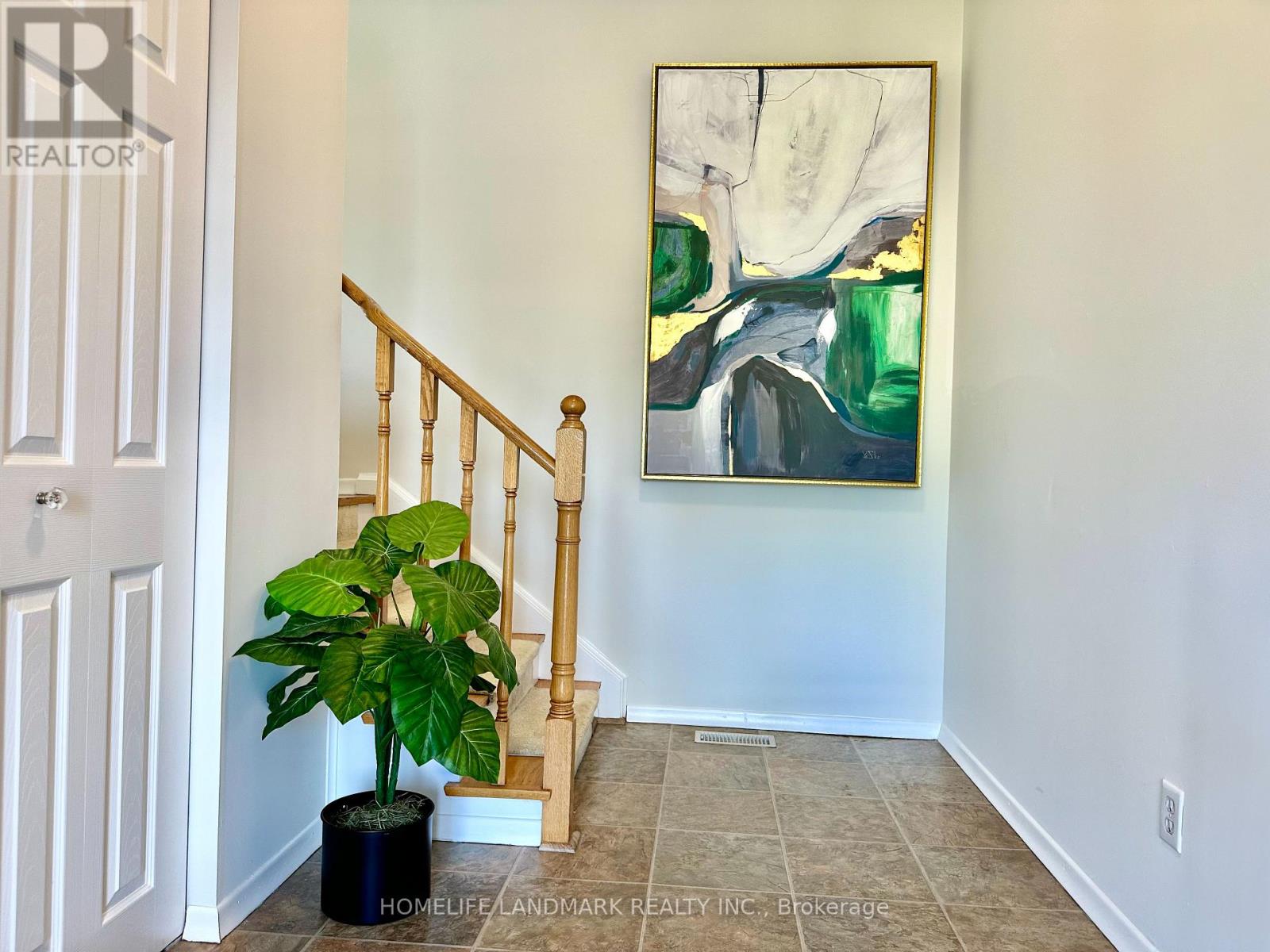Property at 74 INVERGORDON AVENUE E image 2