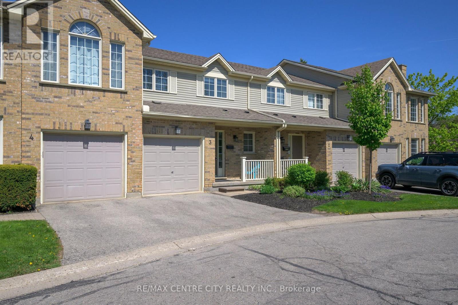 Property at 3 - 1015 FARNHAM ROAD image 3