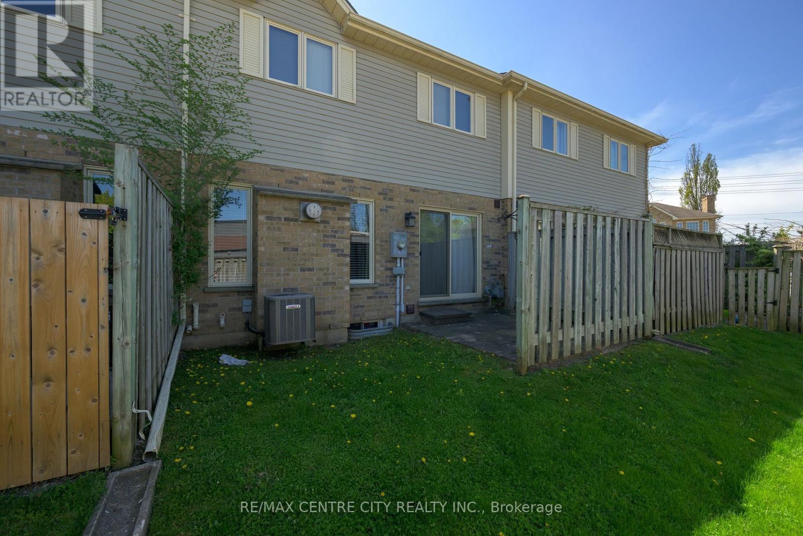 Property at 3 - 1015 FARNHAM ROAD image 5