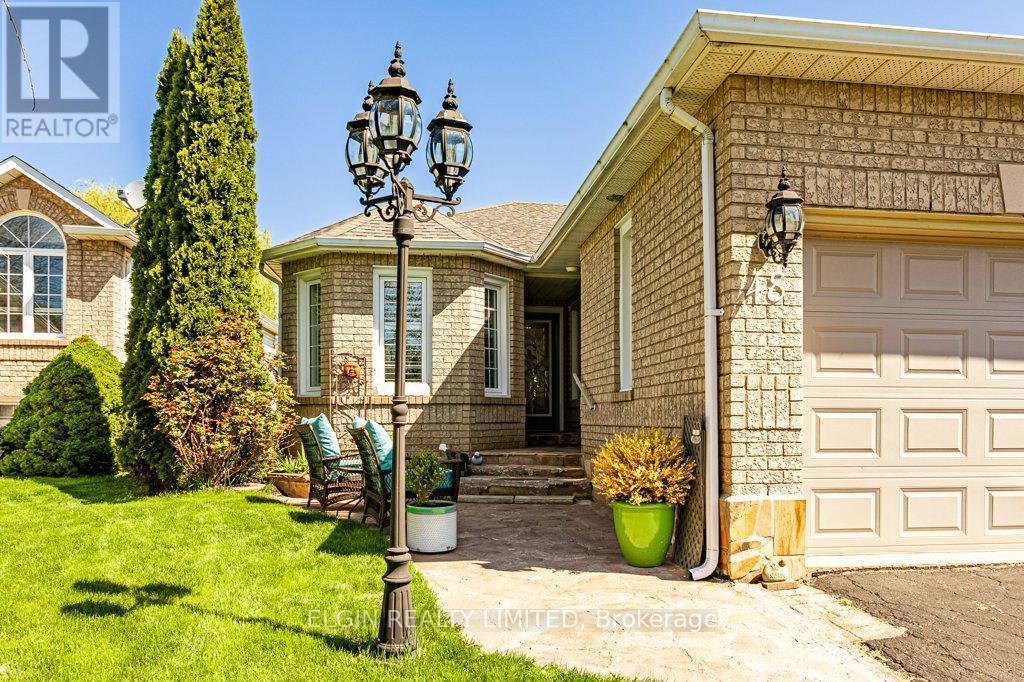 48 Jackson Court W, Welland (N. Welland), Ontario  L3C 7G2 - Photo 3 - X12143609