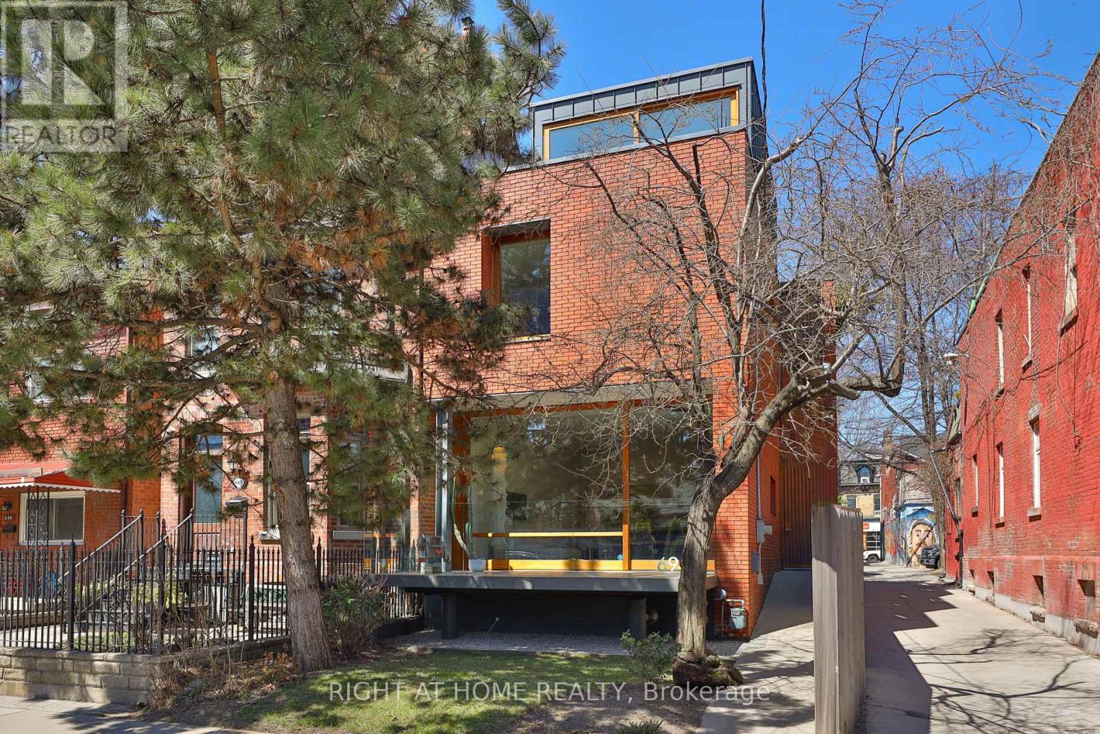 694 RICHMOND STREET W, Toronto, Ontario