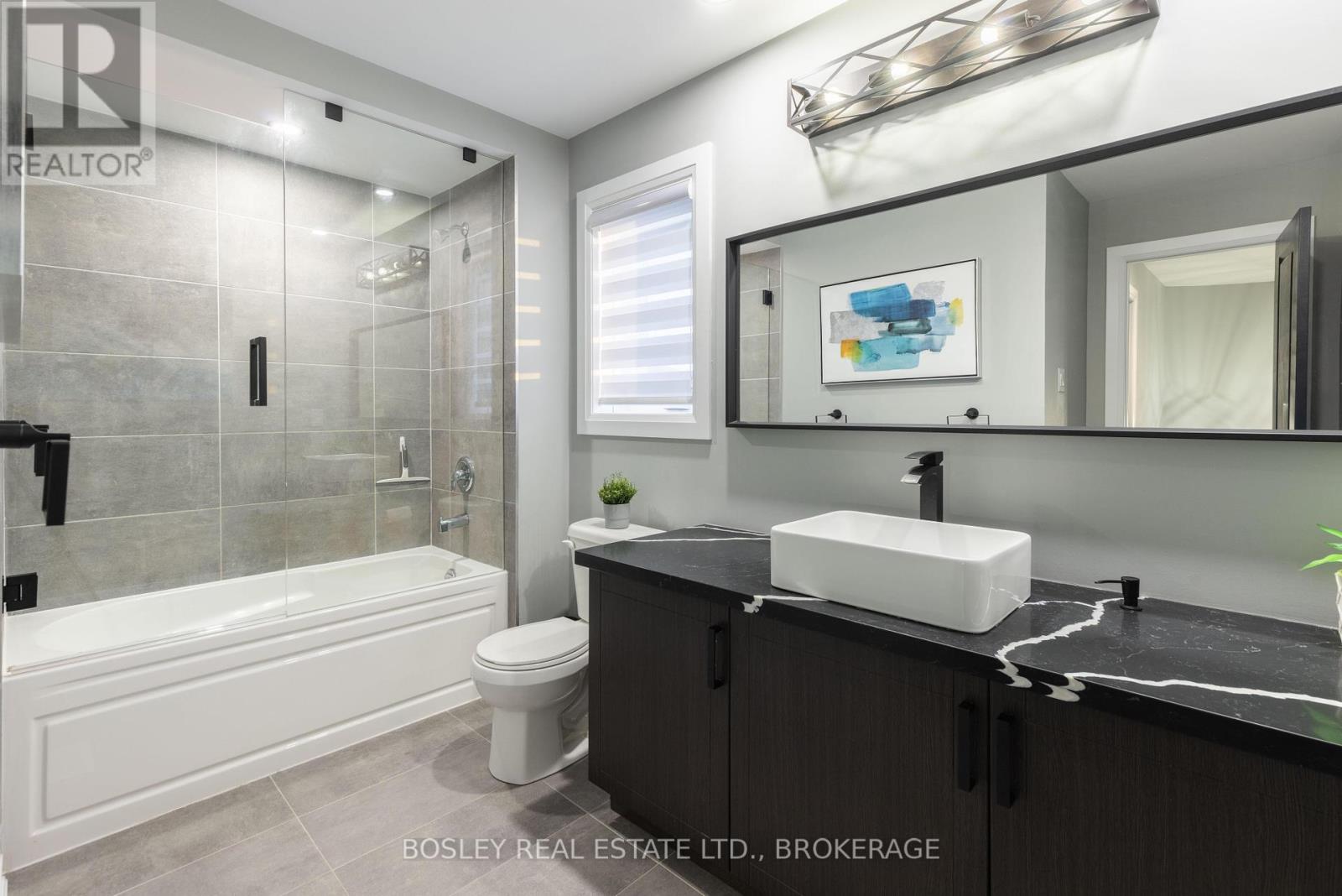 251 Shoreview Drive, Welland (Hwy 406/welland), Ontario  L3B 0H3 - Photo 37 - X12143600