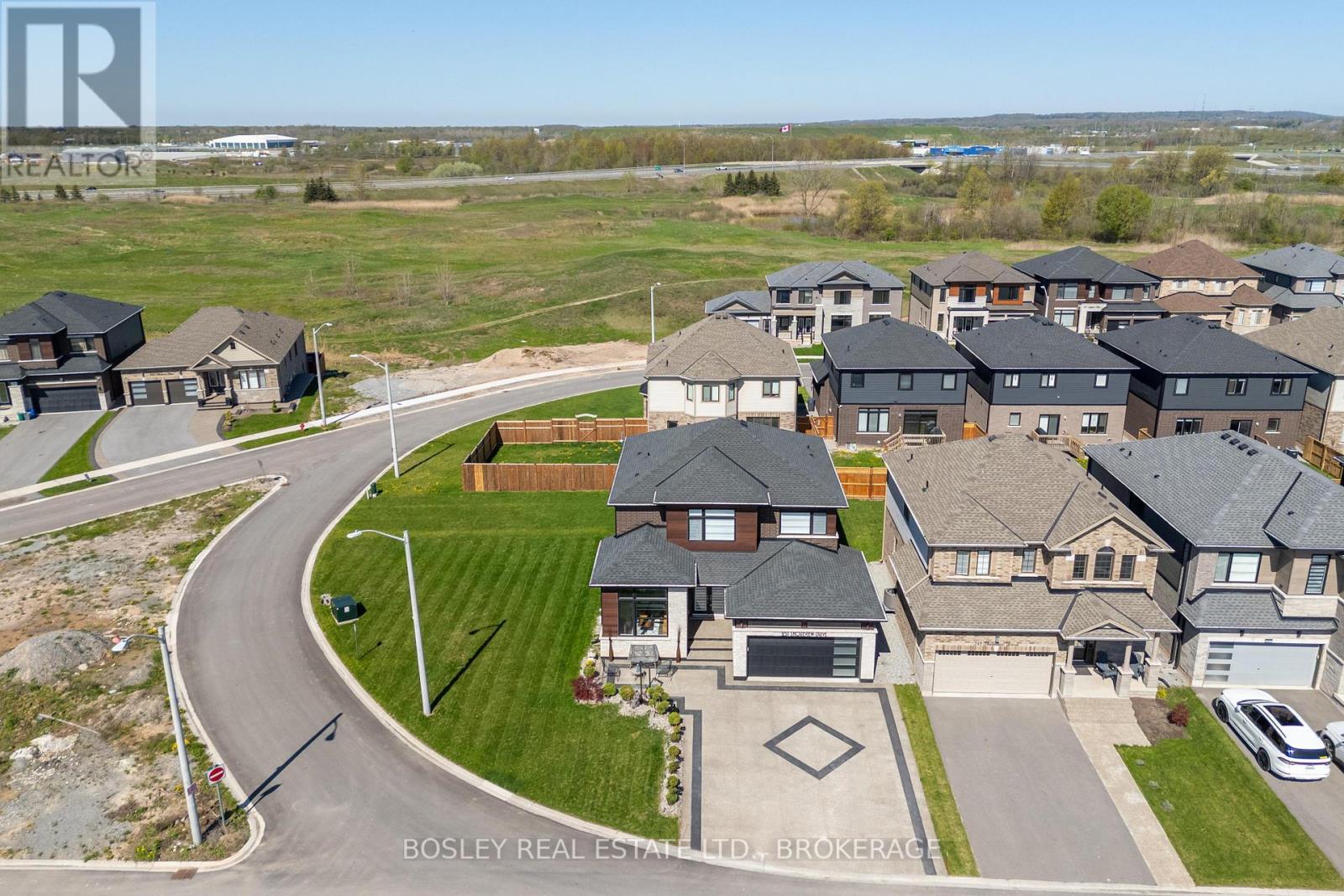 251 Shoreview Drive, Welland (Hwy 406/welland), Ontario  L3B 0H3 - Photo 47 - X12143600