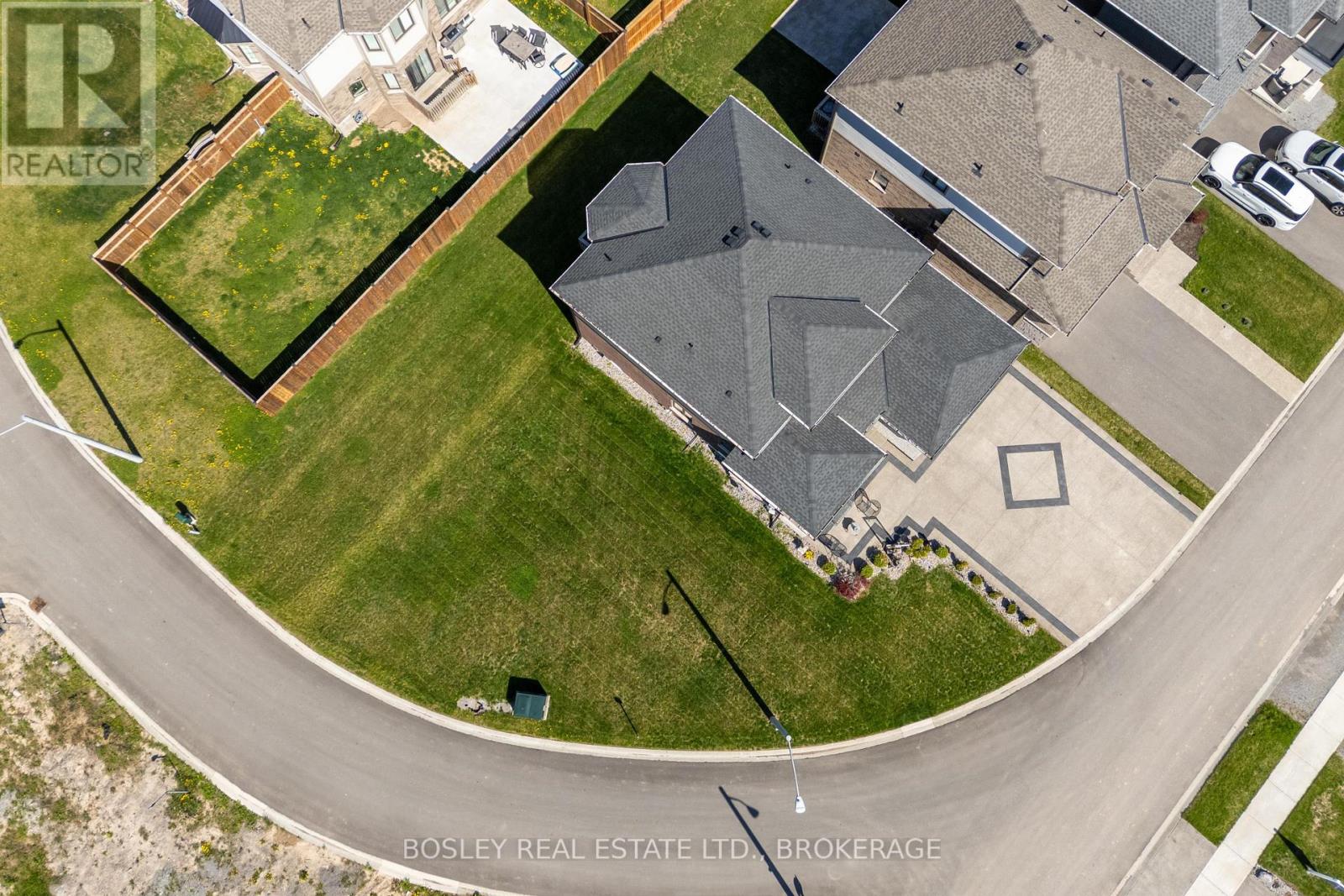 251 Shoreview Drive, Welland (Hwy 406/welland), Ontario  L3B 0H3 - Photo 48 - X12143600